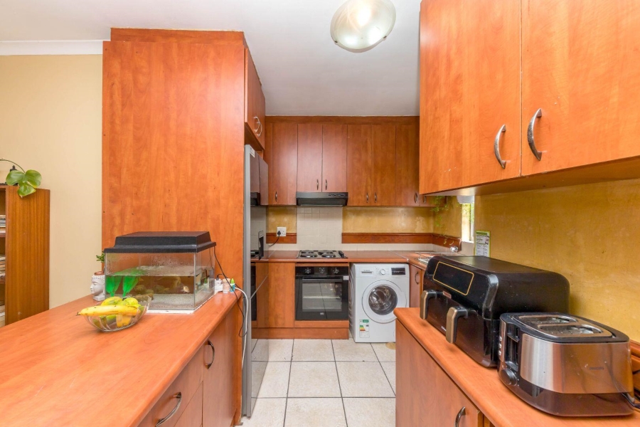 2 Bedroom Property for Sale in Vredehoek Western Cape